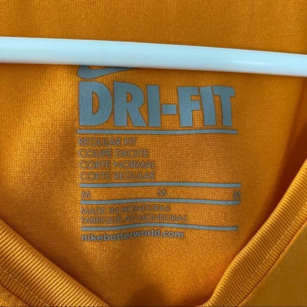 Nike Dri-Fit Regular Fit vneck Short Sleeve shirt Orange Medium